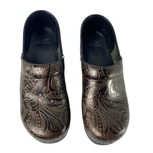 Dansko Professional Shoes Womens Size 40‎ Embossed Leather Clogs Comfort Work